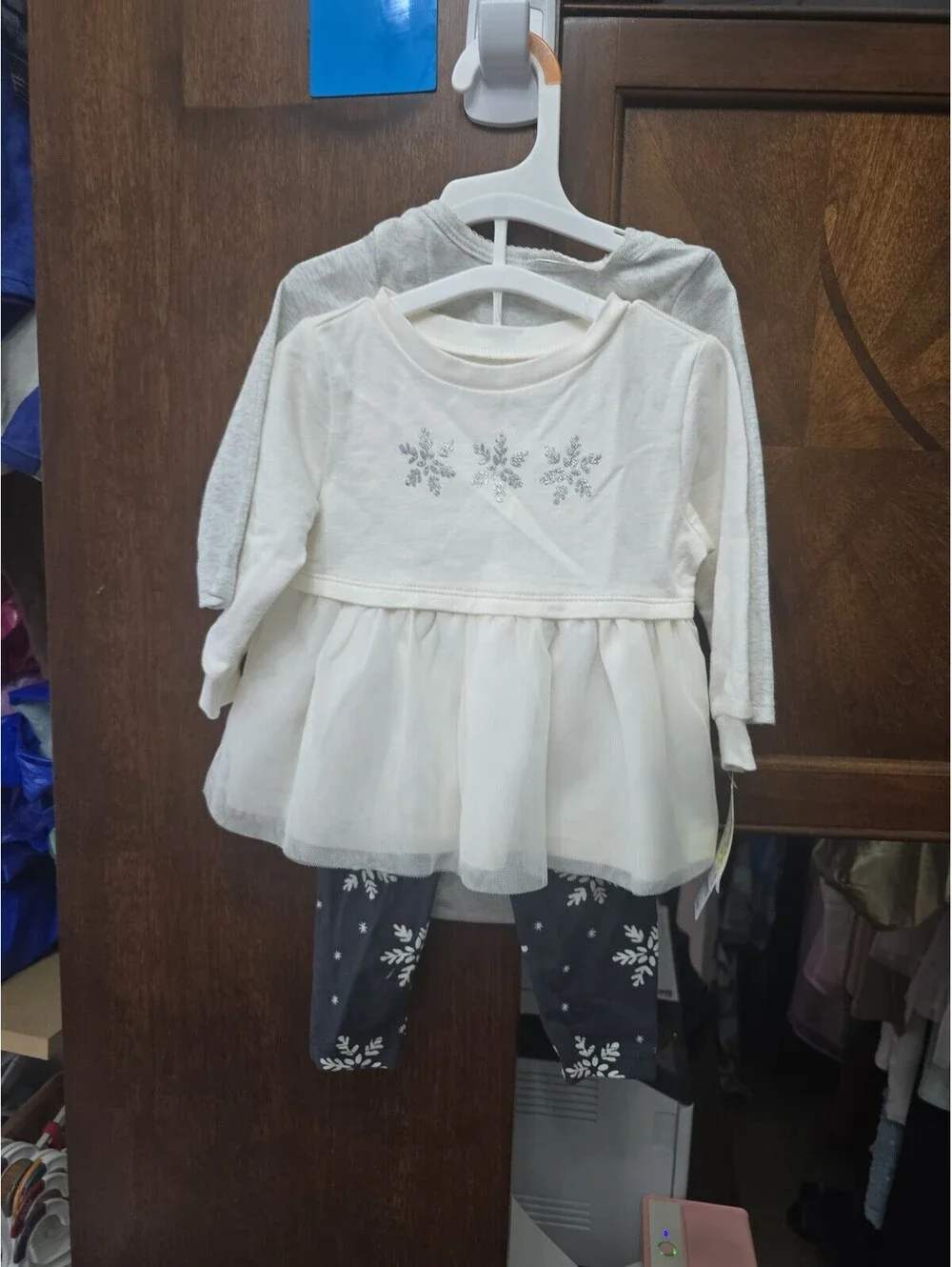 9m brand new three piece outfit set from carter's item, 52G5